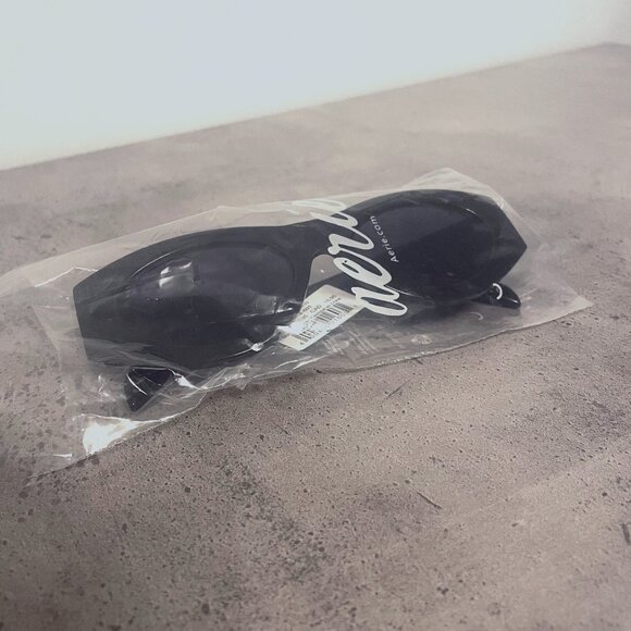 Black Sunglasses BNWT - Picture 2 of 3